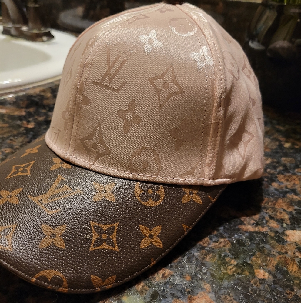 Louis Vuitton Pink and Black Monogram Cap - Picture 5 of 11